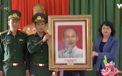 Phó Chủ tịch nước thăm và chúc Tết tại Tây Giang