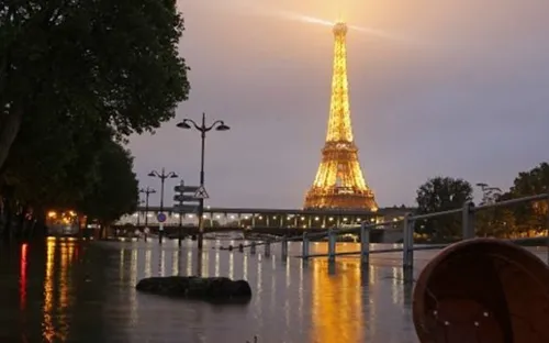 Mực nước sông Seine ở Paris, Pháp sẽ dâng lên đến 6m