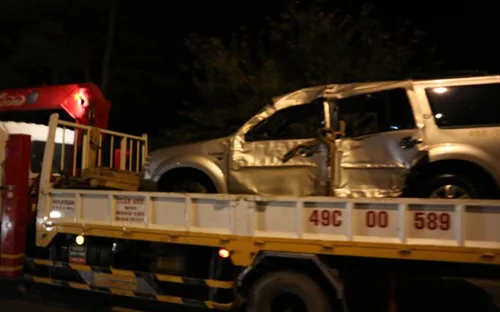 Đà Lạt: Ô tô 7 chỗ lao xuống hồ Xuân Hương trong đêm