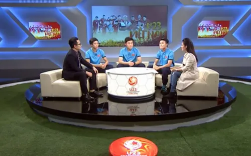 [Video] Xuân Trường "tố" HLV Park Hang Seo hay lấy đồ ăn vặt