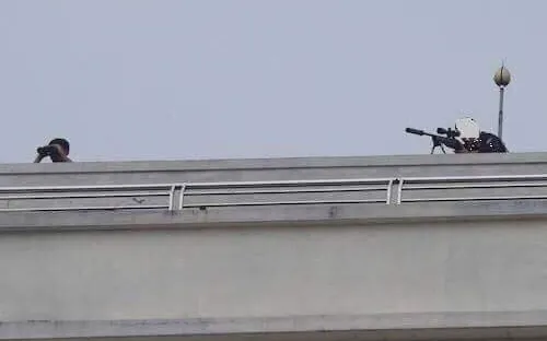 Nghệ An: Cảnh sát trang bị súng bắn tỉa, vây bắt người đàn ông dùng vũ khí cố thủ