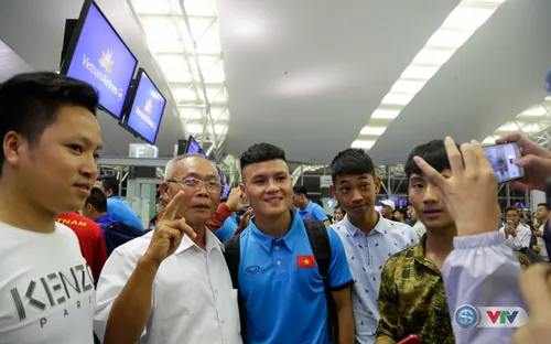 Chùm ảnh: ĐT Việt Nam lên đường sang Hàn Quốc tập huấn, chuẩn bị cho AFF Cup 2018