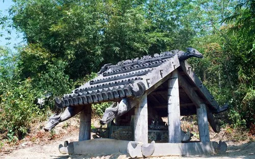 Nhà mồ Cơ Tu – Nét văn hóa tâm linh độc đáo