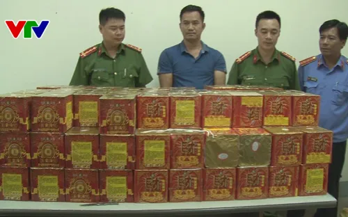 Nghệ An: Bắt đối tượng vận chuyển gần 3 tạ pháo kiếm lời