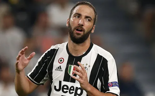 Higuain không hài lòng với cách hành xử của Juventus