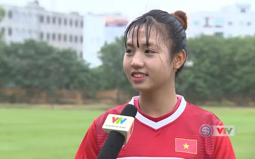 Hotgirl U19 nữ Việt Nam muốn nhận thật nhiều quà trong ngày 20/10