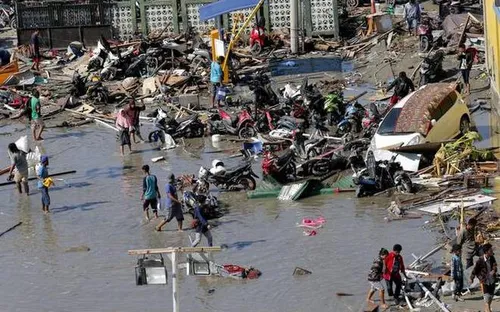 Nạn nhân do động đất, sóng thần ở Indonesia tiếp tục tăng