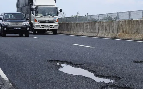Dừng thu phí các tuyến đường khai thác bị hư hỏng, chậm sửa chữa
