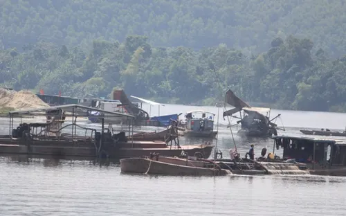 Phạt 3 doanh nghiệp khai thác cát sỏi 2,4 tỷ đồng