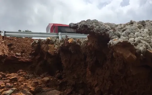 Cao tốc Đà Nẵng - Quảng Ngãi mới thông xe đã xuống cấp nhiều hạng mục