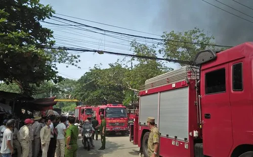 Cháy lớn xưởng sản xuất mây tre đan tại thành phố Huế