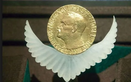 Giải Nobel Hòa bình 2018: Tổng thống Mỹ Donald Trump hay nhà lãnh đạo Triều Tiên Kim Jong-un?