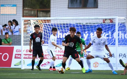 Minh Vương trổ tài sút phạt điệu nghệ tại giải bóng đá phủi