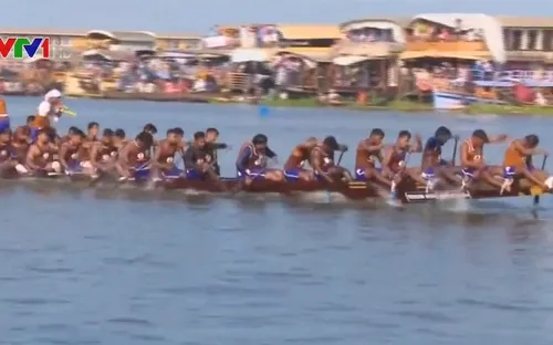 Náo nhiệt cuộc đua thuyền rắn ở Ấn Độ