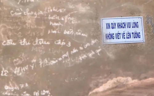 Báo động nạn viết, vẽ bậy tại các điểm di tích cố đô Huế