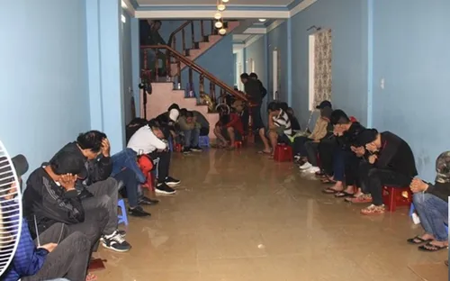 Triệt phá sòng bạc, thu giữ hàng tỉ đồng cùng nhiều hung khí