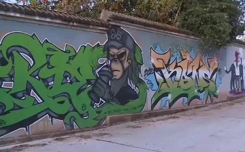 Độc đáo con đường Graffiti đầu tiên tại Huế
