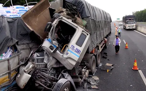 Tai nạn giao thông trên cao tốc Đà Nẵng - Quảng Ngãi: 1 người chết, 1 người bị thương.