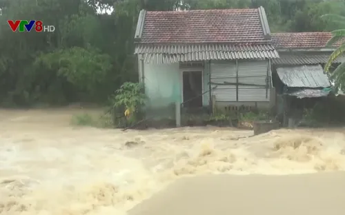 Phú Yên: Nhiều xã bị chia cắt vì nước lũ dâng cao