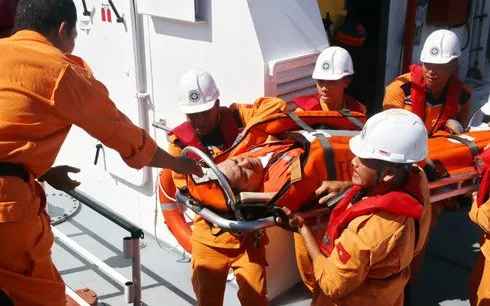 Cứu thành công thuyền viên nước ngoài gặp nạn ở vùng biển Khánh Hòa