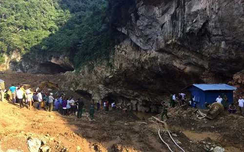 Hòa Bình: Sập hầm khai thác vàng trái phép, 2 người mất tích