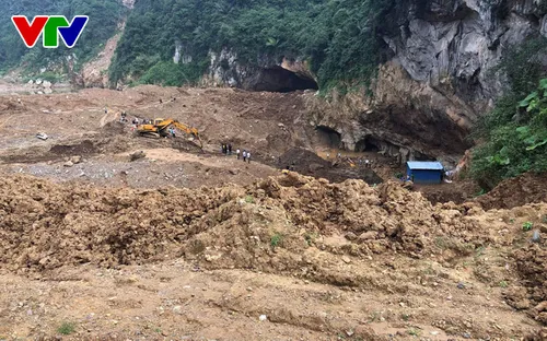 Công tác tìm kiếm nạn nhân vụ sập hầm vàng tại Hòa Bình vẫn bế tắc