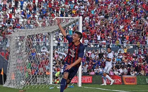 Bóng đá Paraguay "phát cuồng" vì tài năng tuổi teen