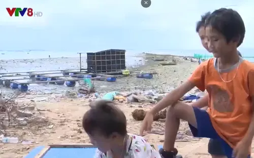 Ngăn ngừa rủi ro đối với lao động trên lồng bè thủy sản mùa mưa bão