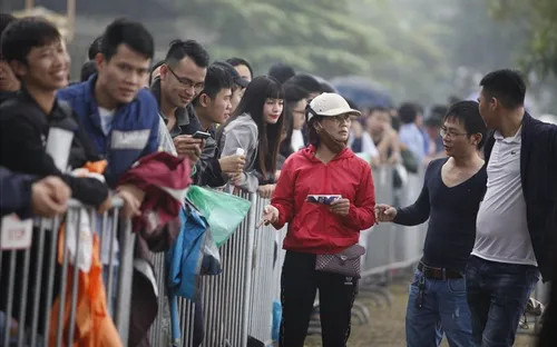 Phe vé trận Việt Nam - Philippines sẵn sàng mua lại 7 triệu đồng/cặp