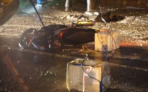 Đà Nẵng: Vướng dây điện rơi xuống đường, chồng tử vong, vợ cấp cứu