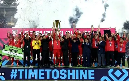 Người dân Đà Nẵng xuống đường ăn mừng tuyển Việt Nam giành cúp vàng AFF Cup 2018