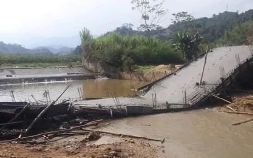 Yên Bái: Thi công sai thiết kế, cây cầu từ thiện sập xuống suối
