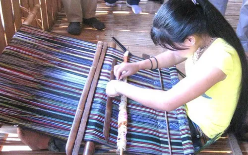 Đề nghị đưa nghề dệt thổ cẩm Hrê là di sản văn hóa