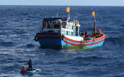 Nghệ An: Thuyền viên rơi xuống biển tử vong khi đang đánh cá