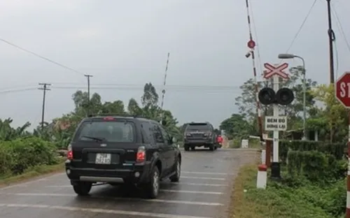 Đường sắt đề nghị lắp thiết bị hỗ trợ cảnh báo đường ngang tự mở