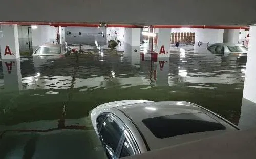 Mưa lớn, nhiều tuyến đường tại Đà Nẵng ngập sâu