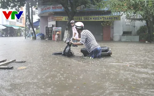 Mưa lớn gây ngập nặng: Học sinh, sinh viên tại Đà Nẵng được nghỉ học trong ngày 10/12