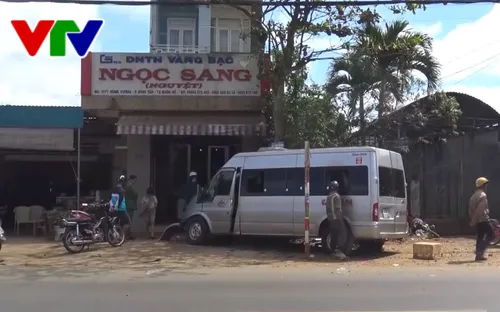 Đắk Lắk: Tai nạn xe khách, 10 hành khách may mắn thoát nạn