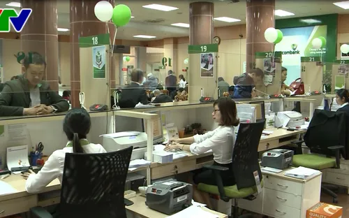 Nhu cầu rút tiền mặt tăng cao những ngày cuối năm