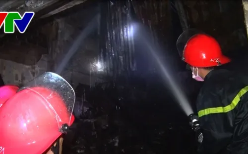 Cháy lớn trung tâm mua bán sầm uất ở TP. Kon Tum