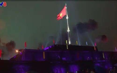 Bắn súng thần công và thắp sáng Kỳ đài Huế đón Tết Mậu Tuất 2018