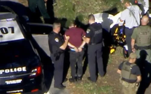 Vụ xả súng tại trường học ở Mỹ: 17 người thiệt mạng, hung thủ đã bị bắt