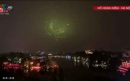 Màn pháo hoa rực sáng khắp các tỉnh thành cả nước đêm giao thừa