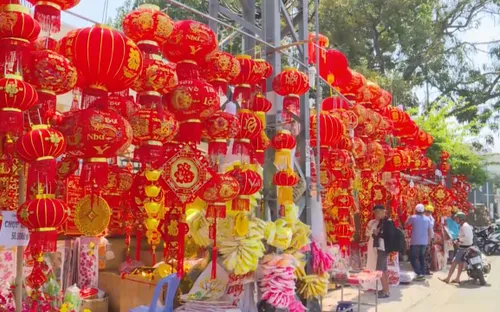 Đa dạng sản phẩm lưu niệm hình cún năm Mậu Tuất