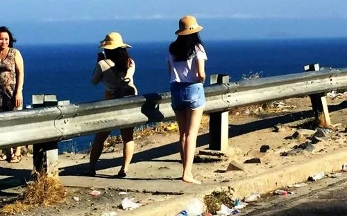 Tái diễn nạn xả rác bừa bãi tại đèo Cù Hin, Khánh Hòa