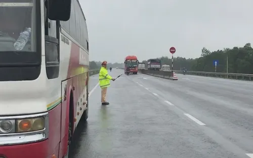 Quảng Trị: Tăng cường kiểm tra xe khách chở quá số người quy định