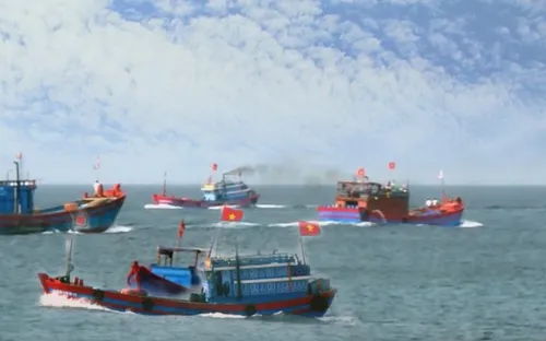 Hàng trăm tàu cá của ngư dân Lý Sơn vươn khơi