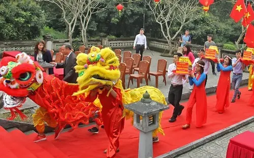 Rộn ràng khai hội Hải Thượng Lãn Ông - Lê Hữu Trác