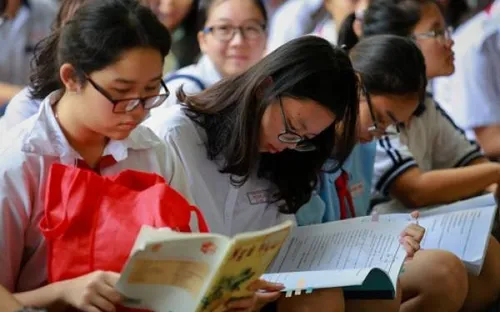 Tranh luận về 6 tác phẩm văn học bắt buộc phải có trong chương trình môn Ngữ văn