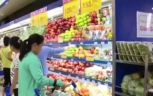 Hàng Tết dồi dào, giá không tăng đột biến